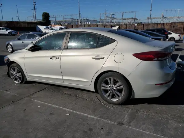 KMHD84LF1JU623697 2018 HYUNDAI ELANTRA - Image 2