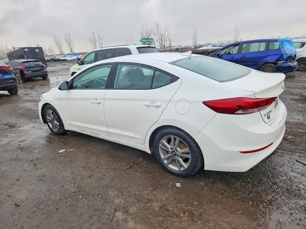 KMHD84LF1JU635283 2018 HYUNDAI ELANTRA - Image 2