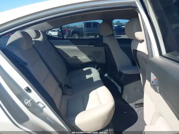 KMHD84LF1JU665996 2018 HYUNDAI ELANTRA - Image 8