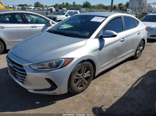 KMHD84LF1JU718048 2018 HYUNDAI ELANTRA - Image 2