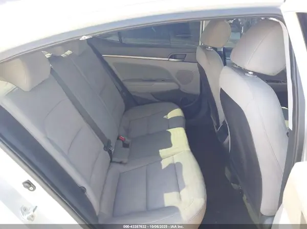 KMHD84LF1JU718048 2018 HYUNDAI ELANTRA - Image 8