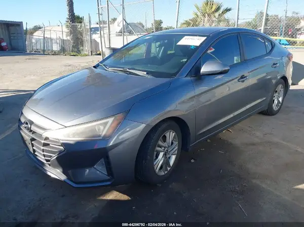 KMHD84LF1KU817924 2019 HYUNDAI ELANTRA - Image 2