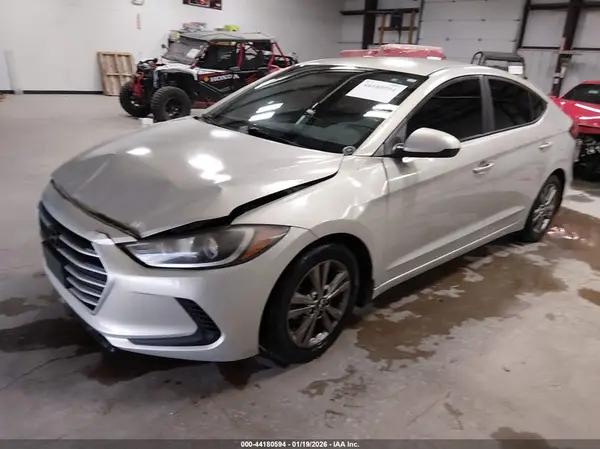 KMHD84LF2HU059827 2017 HYUNDAI ELANTRA - Image 2