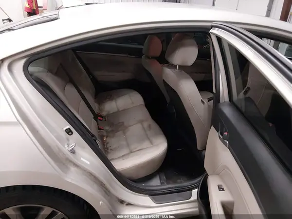 KMHD84LF2HU059827 2017 HYUNDAI ELANTRA - Image 8