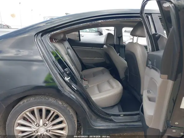 KMHD84LF2HU065241 2017 HYUNDAI ELANTRA - Image 8