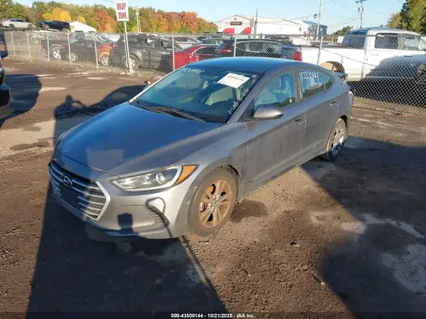 KMHD84LF2HU068303 2017 HYUNDAI ELANTRA - Image 2