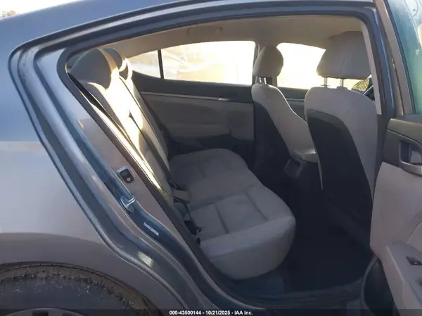 KMHD84LF2HU068303 2017 HYUNDAI ELANTRA - Image 8