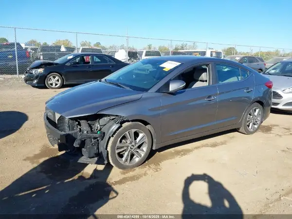 KMHD84LF2HU070892 2017 HYUNDAI ELANTRA - Image 2