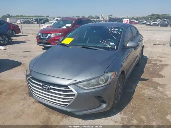 KMHD84LF2HU150905 2017 HYUNDAI ELANTRA - Image 2