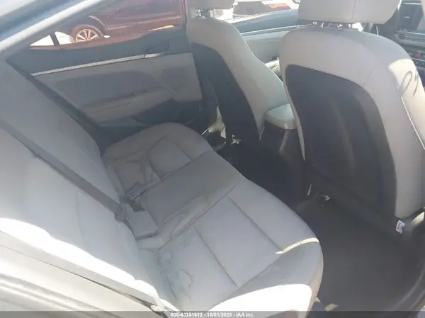 KMHD84LF2HU150905 2017 HYUNDAI ELANTRA - Image 8