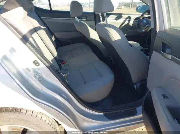 KMHD84LF2HU153772 2017 HYUNDAI ELANTRA - Image 8