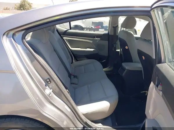 KMHD84LF2HU164268 2017 HYUNDAI ELANTRA - Image 8