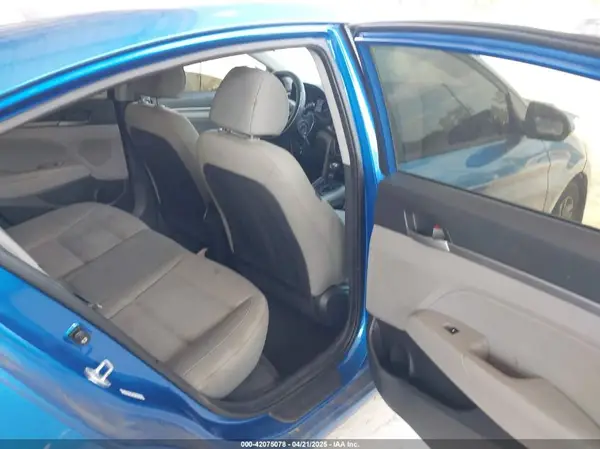 KMHD84LF2HU165520 2017 HYUNDAI ELANTRA - Image 8