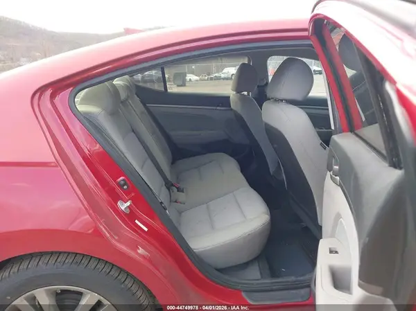 KMHD84LF2HU189008 2017 HYUNDAI ELANTRA - Image 8