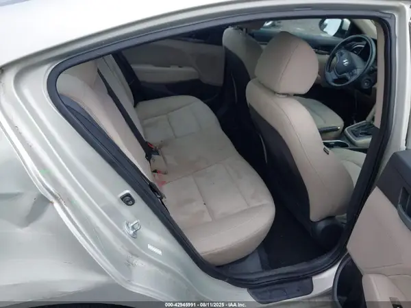 KMHD84LF2HU194869 2017 HYUNDAI ELANTRA - Image 8