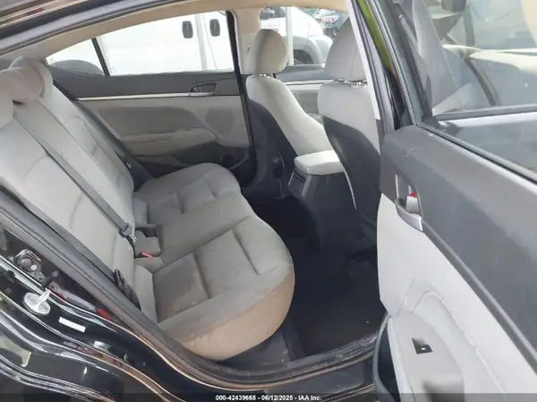 KMHD84LF2HU206311 2017 HYUNDAI ELANTRA - Image 8