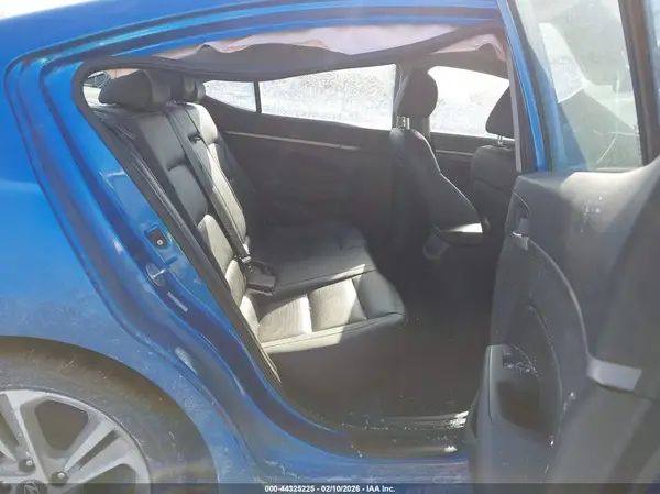 KMHD84LF2HU225599 2017 HYUNDAI ELANTRA - Image 8