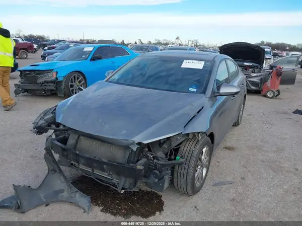 KMHD84LF2HU245027 2017 HYUNDAI ELANTRA - Image 2