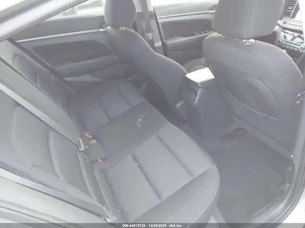 KMHD84LF2HU245027 2017 HYUNDAI ELANTRA - Image 8