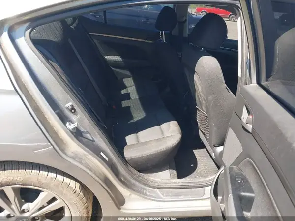 KMHD84LF2HU245531 2017 HYUNDAI ELANTRA - Image 8