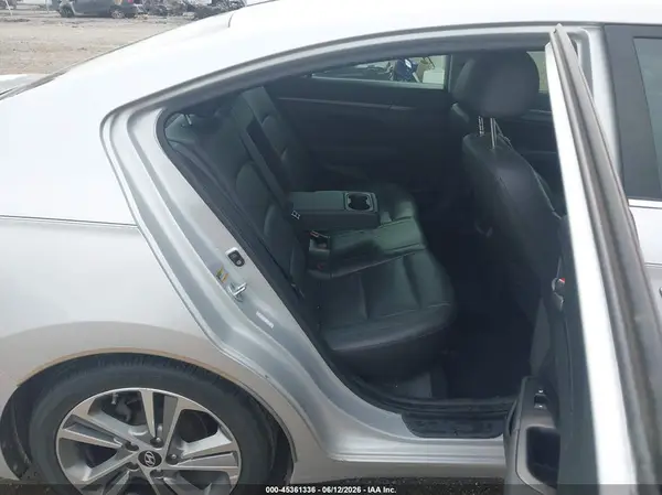 KMHD84LF2HU267013 2017 HYUNDAI ELANTRA - Image 8
