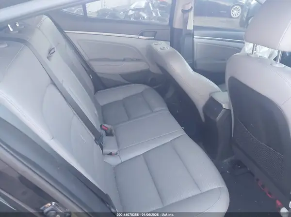 KMHD84LF2HU281543 2017 HYUNDAI ELANTRA - Image 8