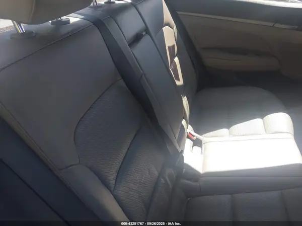 KMHD84LF2HU301354 2017 HYUNDAI ELANTRA - Image 8