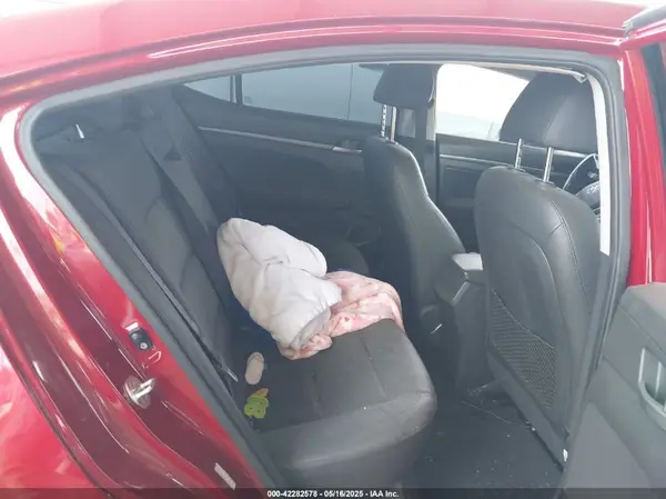 KMHD84LF2HU358380 2017 HYUNDAI ELANTRA - Image 8