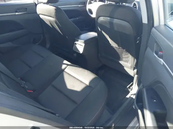 KMHD84LF2HU361070 2017 HYUNDAI ELANTRA - Image 8