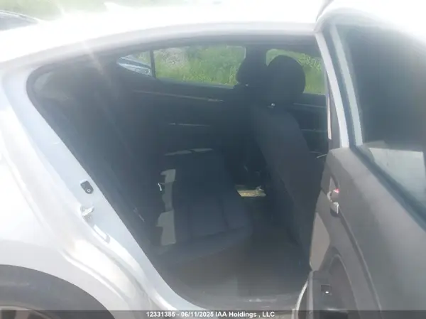 KMHD84LF2HU372361 2017 HYUNDAI ELANTRA - Image 8
