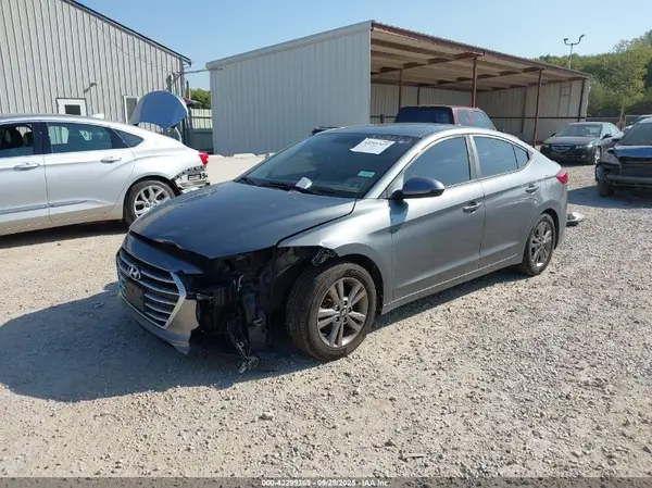 KMHD84LF2HU386020 2017 HYUNDAI ELANTRA - Image 2