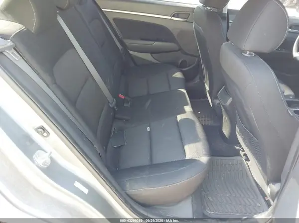 KMHD84LF2HU386020 2017 HYUNDAI ELANTRA - Image 8