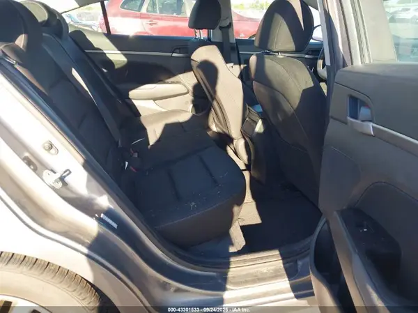 KMHD84LF2HU387488 2017 HYUNDAI ELANTRA - Image 8