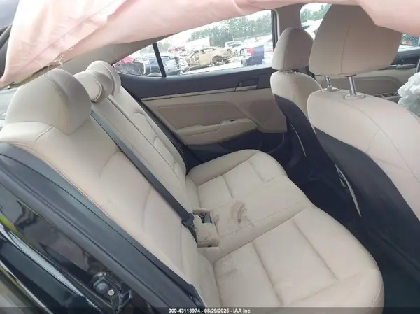 KMHD84LF2HU388821 2017 HYUNDAI ELANTRA - Image 8