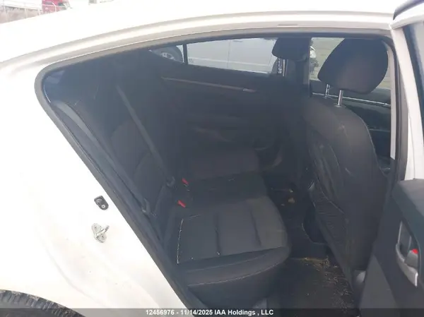 KMHD84LF2HU402572 2017 HYUNDAI ELANTRA - Image 8