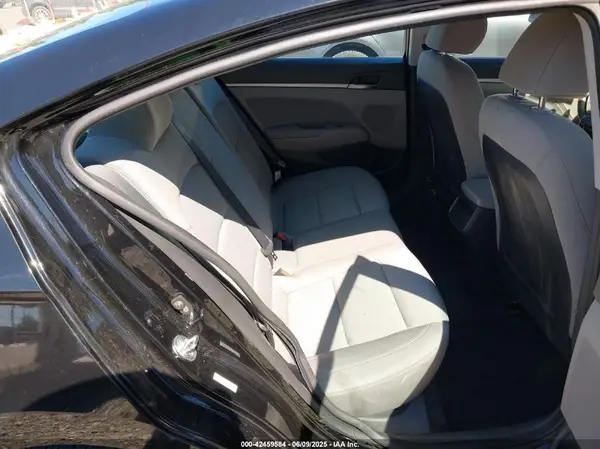 KMHD84LF2HU415581 2017 HYUNDAI ELANTRA - Image 8