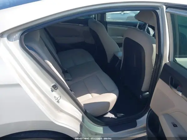 KMHD84LF2HU418111 2017 HYUNDAI ELANTRA - Image 8