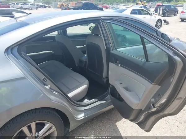 KMHD84LF2HU422577 2017 HYUNDAI ELANTRA - Image 8