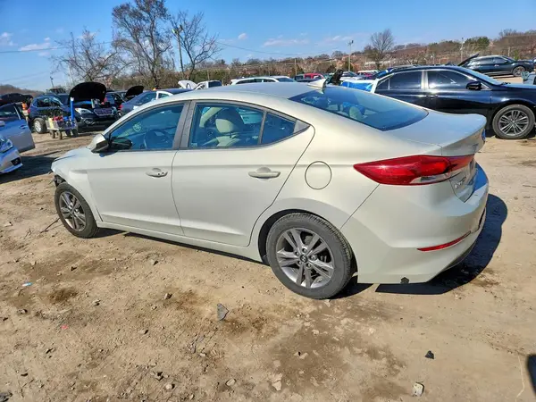 KMHD84LF2HU427598 2017 HYUNDAI ELANTRA - Image 2