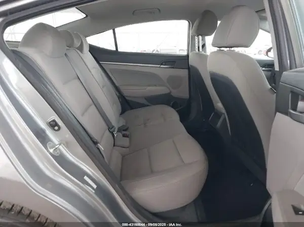 KMHD84LF2HU429867 2017 HYUNDAI ELANTRA - Image 8