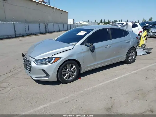 KMHD84LF2JU473163 2018 HYUNDAI ELANTRA - Image 2