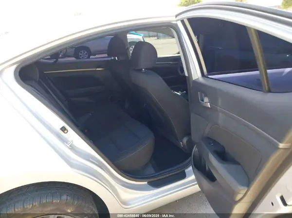 KMHD84LF2JU473163 2018 HYUNDAI ELANTRA - Image 8