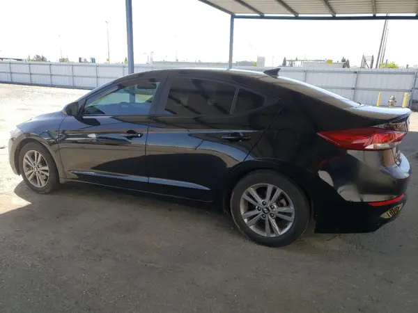 KMHD84LF2JU475561 2018 HYUNDAI ELANTRA - Image 2