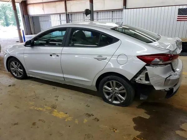 KMHD84LF2JU533975 2018 HYUNDAI ELANTRA - Image 2