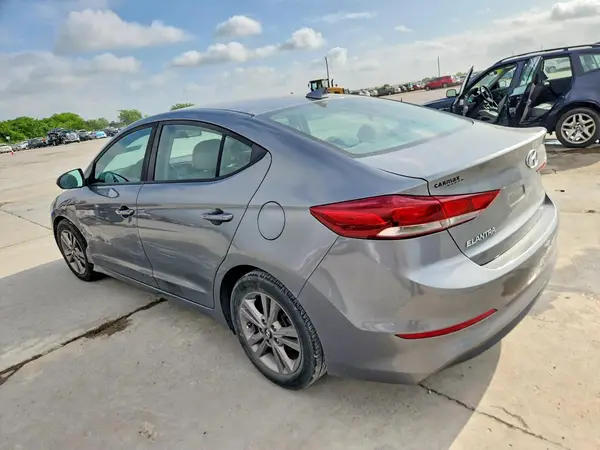 KMHD84LF2JU537329 2018 HYUNDAI ELANTRA - Image 2
