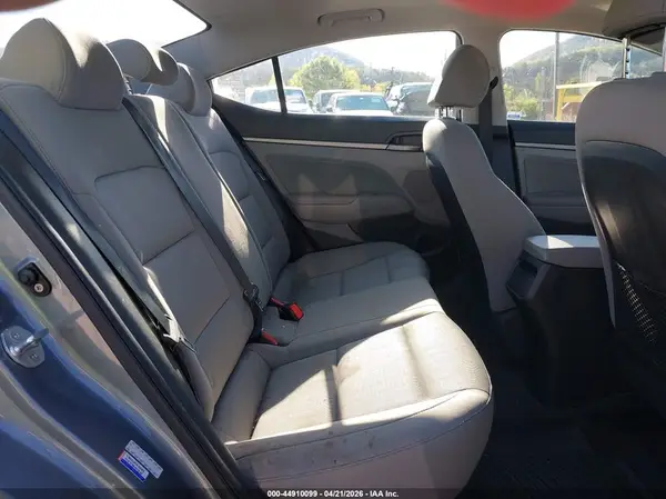 KMHD84LF2JU554308 2018 HYUNDAI ELANTRA - Image 8