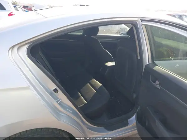 KMHD84LF2JU570928 2018 HYUNDAI ELANTRA - Image 8