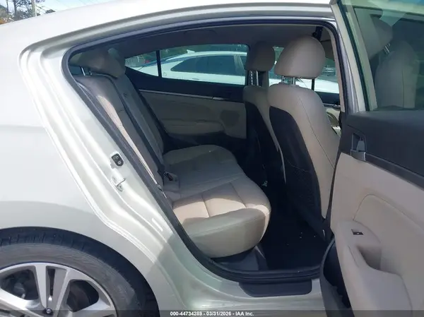 KMHD84LF2JU581203 2018 HYUNDAI ELANTRA - Image 8