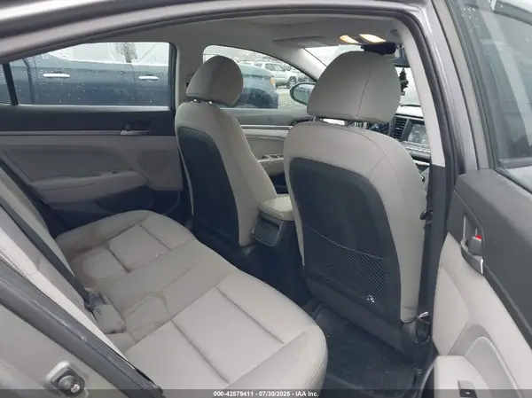 KMHD84LF2JU588202 2018 HYUNDAI ELANTRA - Image 8