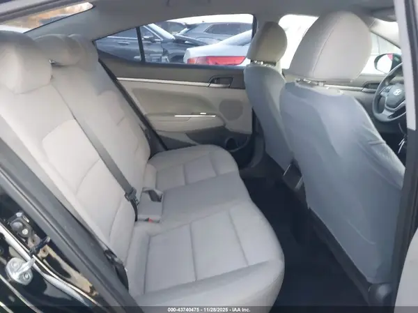 KMHD84LF2JU610649 2018 HYUNDAI ELANTRA - Image 8